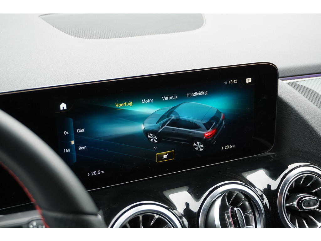 Mercedes-Benz GLA 180 AMG Line l Automaat I Achteruitrij camera l Tempomaat l Stoelverwarming l Sfeerverlichting l MBUX l Widescreen l Keyless Go 35500851-16.jpg | Sterdome B.V.