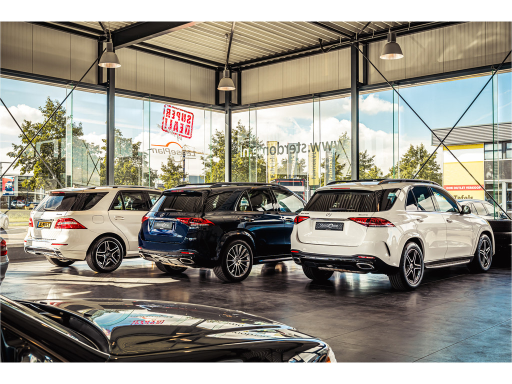 Mercedes-Benz GLA 180 AMG Line l Automaat I Achteruitrij camera l Tempomaat l Stoelverwarming l Sfeerverlichting l MBUX l Widescreen l Keyless Go 35500851-25.jpg | Sterdome B.V.