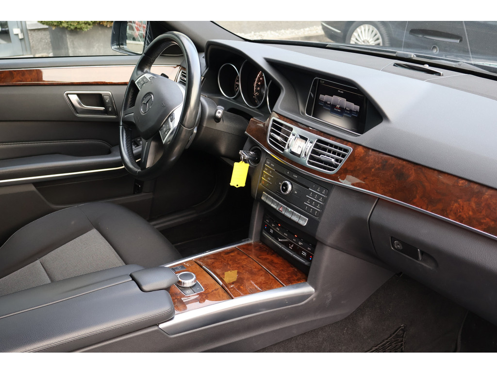 Mercedes-Benz E-Klasse Estate 200 Ambition Elegance l Airconditoning l Afneembare trekhaak l LED adaptief l Stoelverwarming l Spiegelpakket l Tempomaat 49536349-1.jpg | Sterdome B.V.